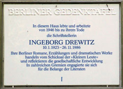 Gedenktafel an Ingeborg Drewitz in Berlin-Zehlendorf Foto: wikimedia commons, OTFW, Berlin, GNU-Lizenz