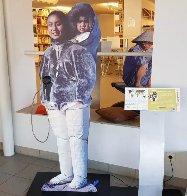 Frau der Inuit mit Baby aus Grönland. Foto: LpB BW