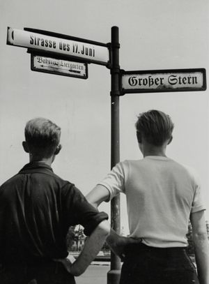 "Strasse des 17. Juni". Foto: picture alliance / IMAGNO/Votava.