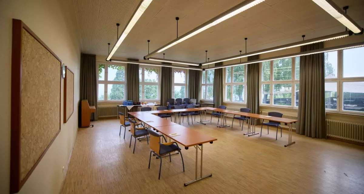 Tagungsraum im Birkenhaus auf dem Landgut Burg in Beutelsbach. Quelle: LpB BW | Foto: Gottfried Stoppel