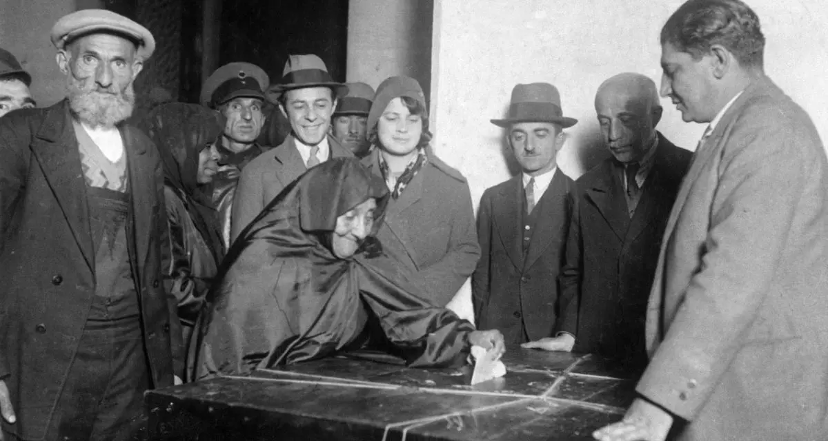 Bei den Regionalwahlen 1930 durften türkische Frauen erstmals wählen, wie hier in Istanbul. 