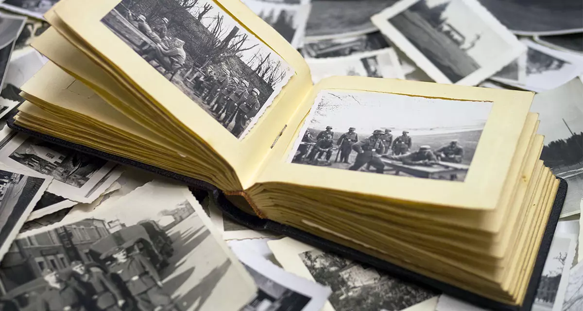 Altes Fotoalbum mit Bildern aus dem Zweiten Weltkrieg. Foto: Adobe Stock | goldpix