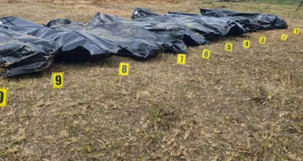 Exhumierte Leichen aus Massengrab in Butscha | Wikipedia | National Police of Ukraine | CC-BY 4.0