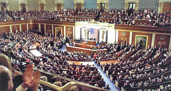 Repräsentantenhaus, 2003. Foto: wikimedia.org / White House photo by Susan Sterner; Public Domain.