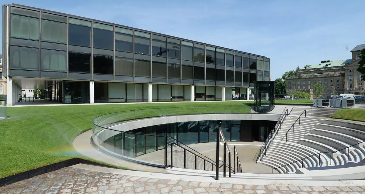 Landtag von Baden-Württemberg. Im Vordergrund das Bürger- und Medienzentrum. Foto: Landtag von Baden-Württemberg 