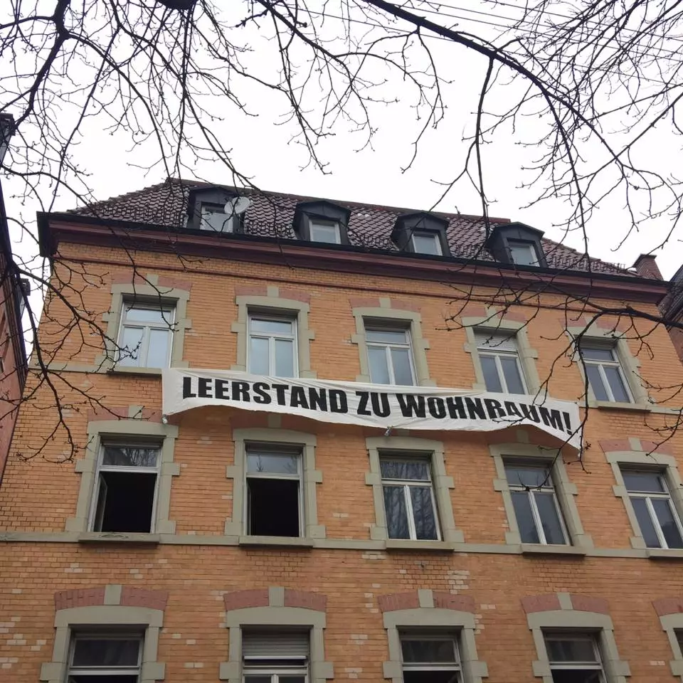Aktivistinnen und Aktivisten prangern den Leerstand vieler Wohnungen an. Hier ein Haus in Stuttgart. Foto: LEERstand in Stuttgart