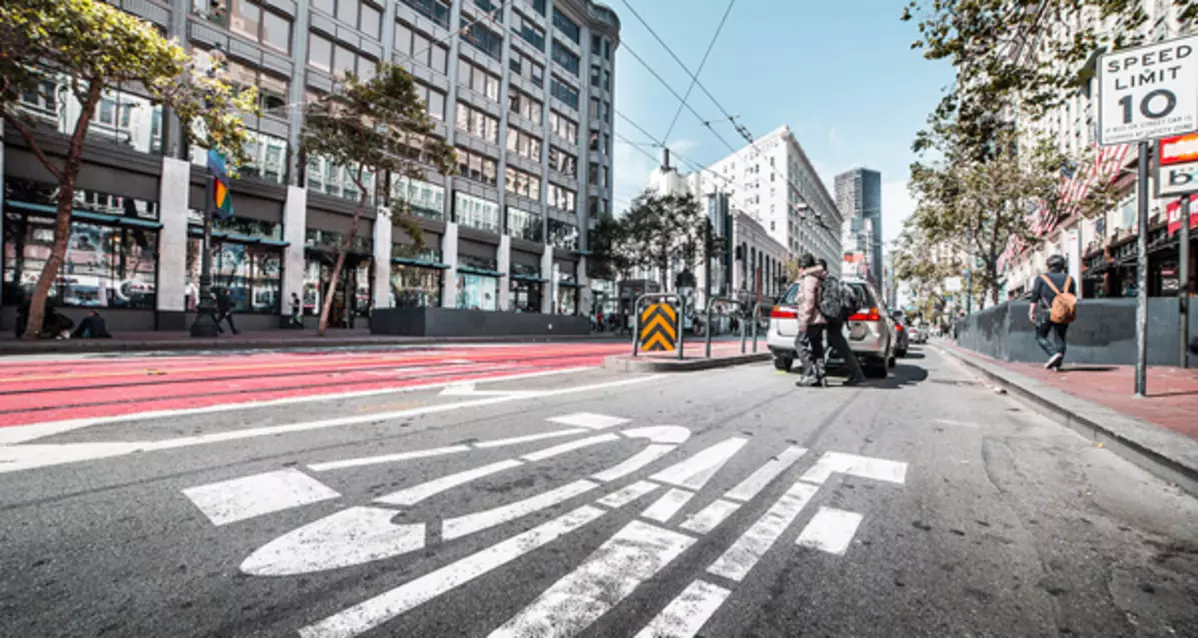 Straßenszene. Foto: Photo by Viktor Hanacek, picjumbo.com.