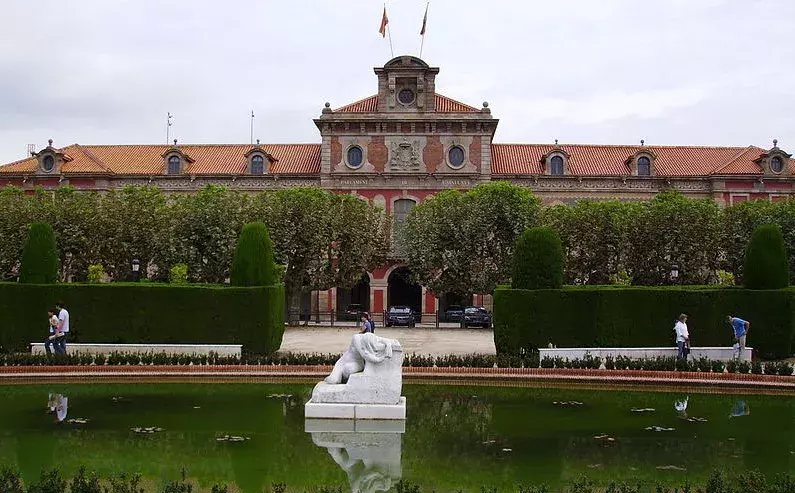 Parlament von Katalonien. Foto: 1997. Wikimedia Commons. CC BY-SA 3.0. 