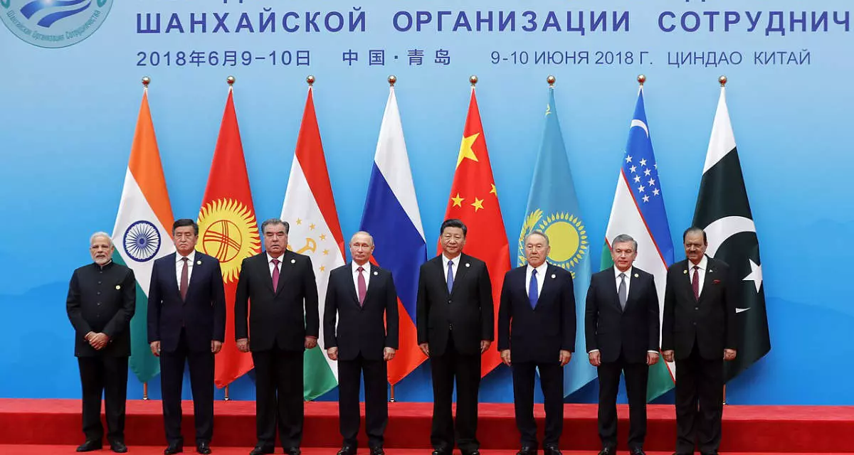 Chinas Präsident Xi mit anderen Staats- und Regierungschefs auf einem Gipfeltreffen der Shanghaier Organisation für Zusammenarbeit. 