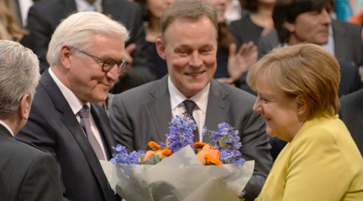 Bundeskanzlerin Dr. Angela Merkel gratuliert Dr. Frank-Walter Steinmeier