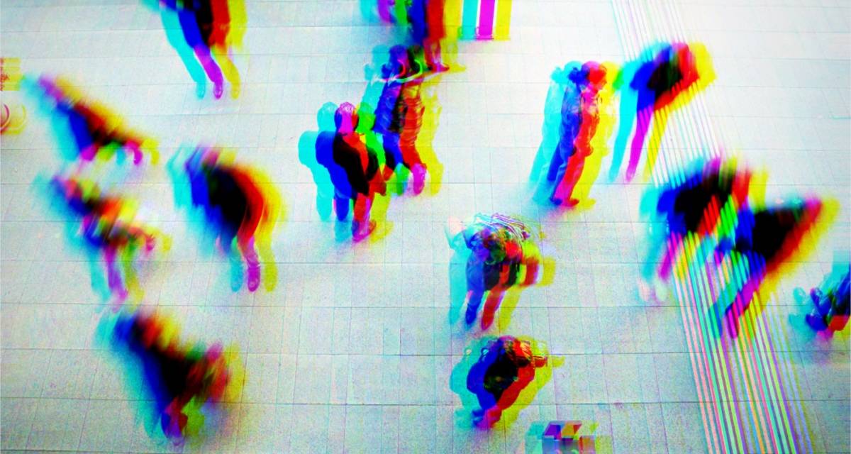 Menschen von oben. Symbolbild. Foto: Photo by Timon Studler on Unsplash, Bearbeitung: LpB BW.