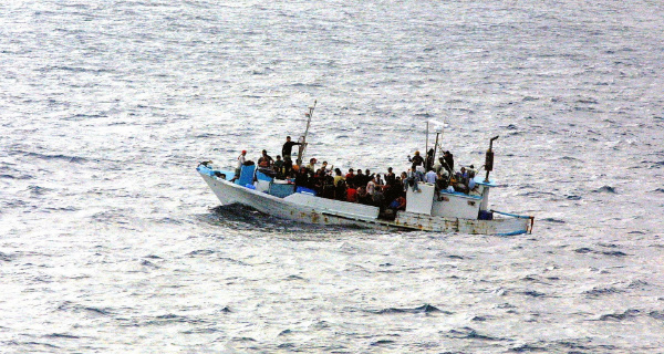 Überfülltes Boot mit Flüchtlingen. Foto: Gerd Altmann, pixabay.com, 998966