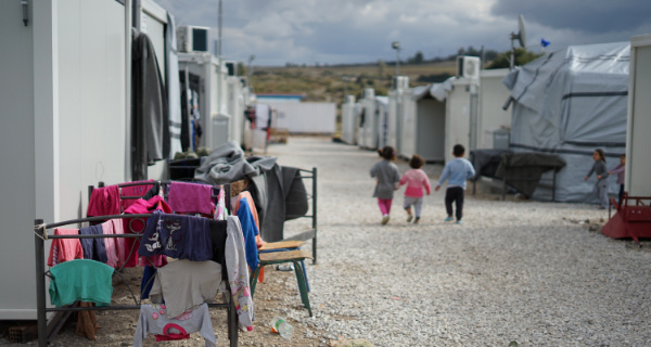 Lager für syrische Flüchtlinge in einem Außenbezirk von Athen. Foto: Julie Ricard, unsplash.com, MX0erXb3Mms