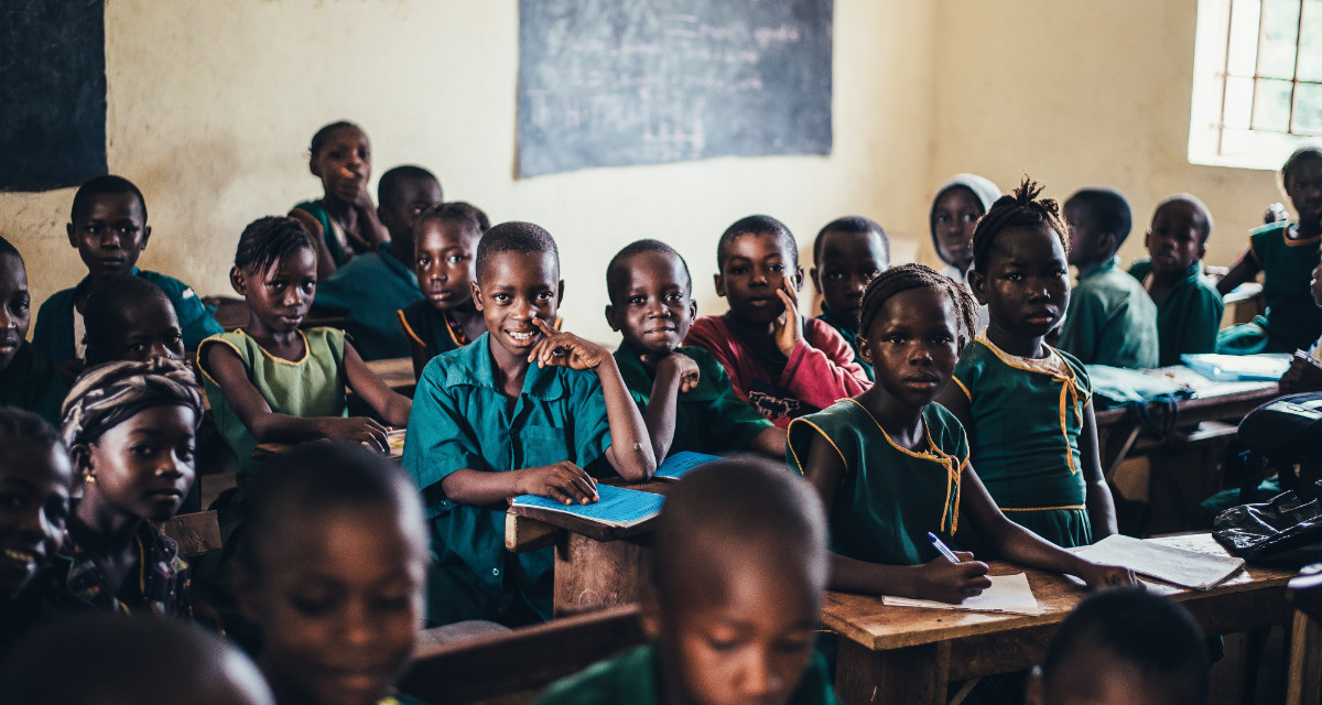 Grundschulklasse in Sierra Leone. Foto: unsplash | Annie Spratt