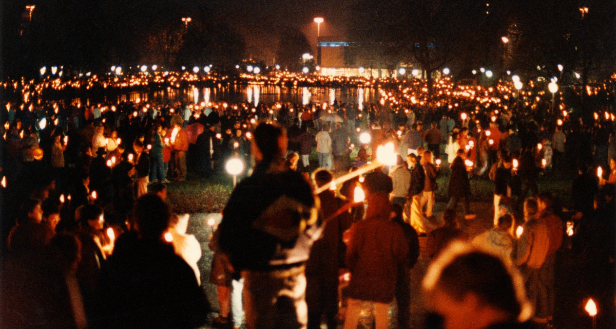 Demonstration gegen Hass und Gewalt 1992 in Stuttgart. Foto: LMZ Baden-Württemberg | Sven Grenzemann