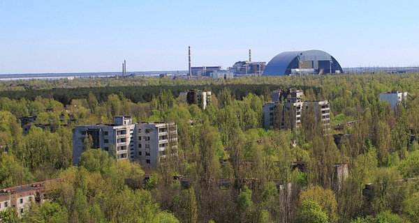 Tschernobyl. Im Hintergrund der Sarkophag und das Atomkraftwerk. Foto: pixabay.com 