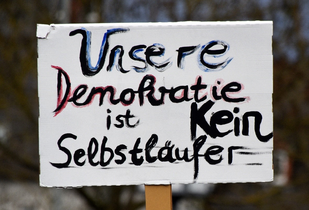 demokratie_schild