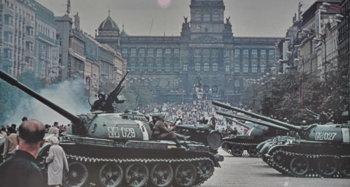 Wenzelsplatz in Prag 1968. Foto: FaceMePLS, flickr, CC BY 2.0 